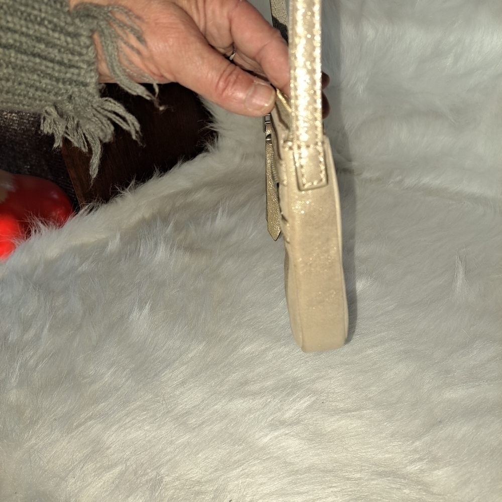 🖤New Fossil gold crossbody small but can hold all your essentials - Picture 2 of 6